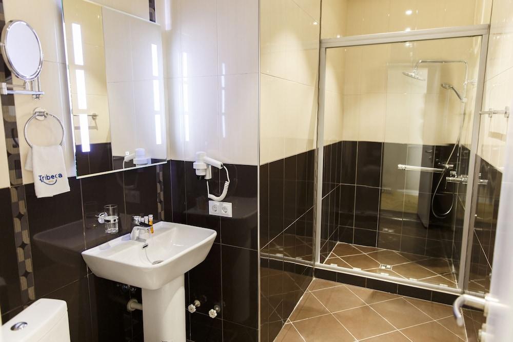 Tribeca Hotel Tbilisi Buitenkant foto