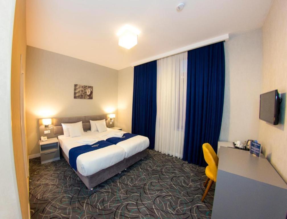 Tribeca Hotel Tbilisi Buitenkant foto