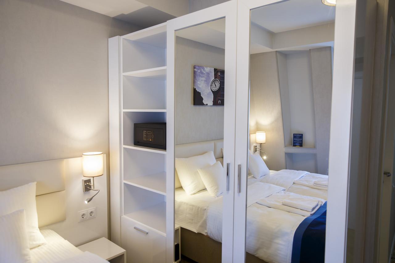 Tribeca Hotel Tbilisi Buitenkant foto