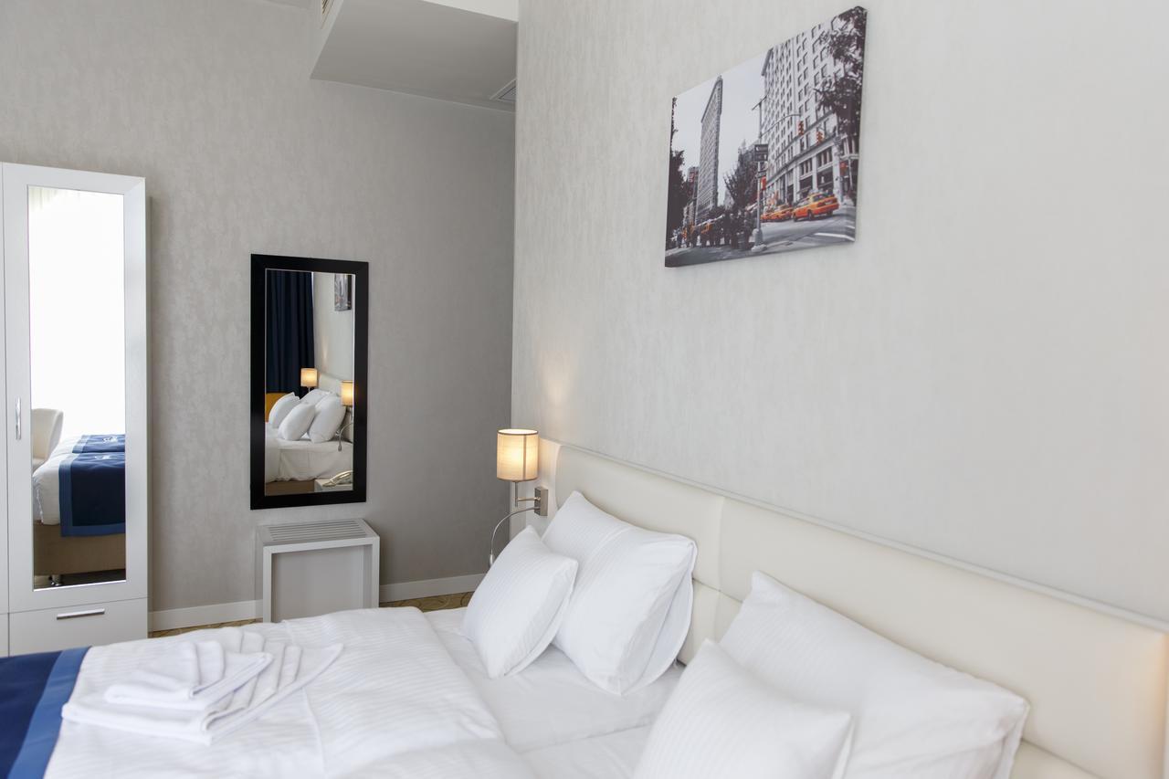 Tribeca Hotel Tbilisi Buitenkant foto