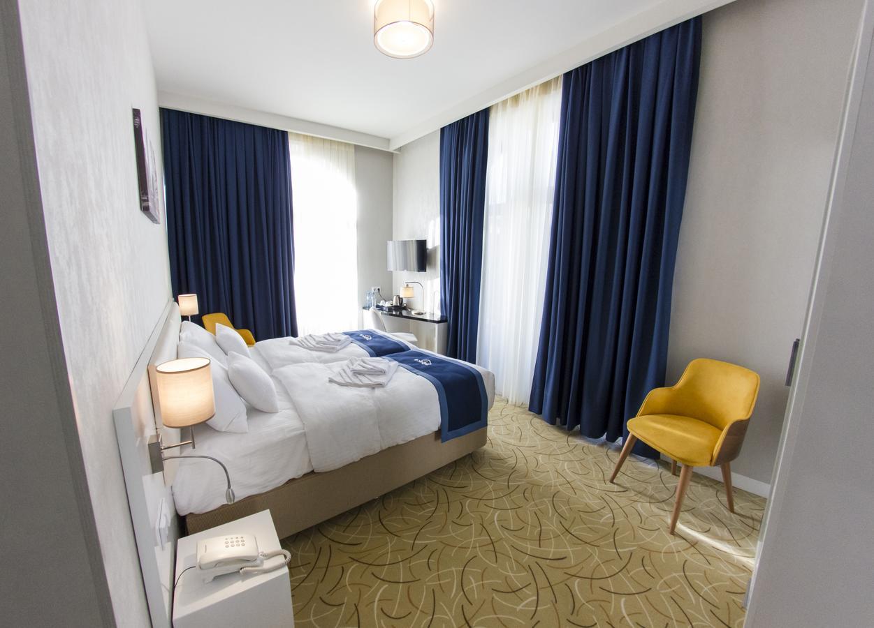 Tribeca Hotel Tbilisi Buitenkant foto
