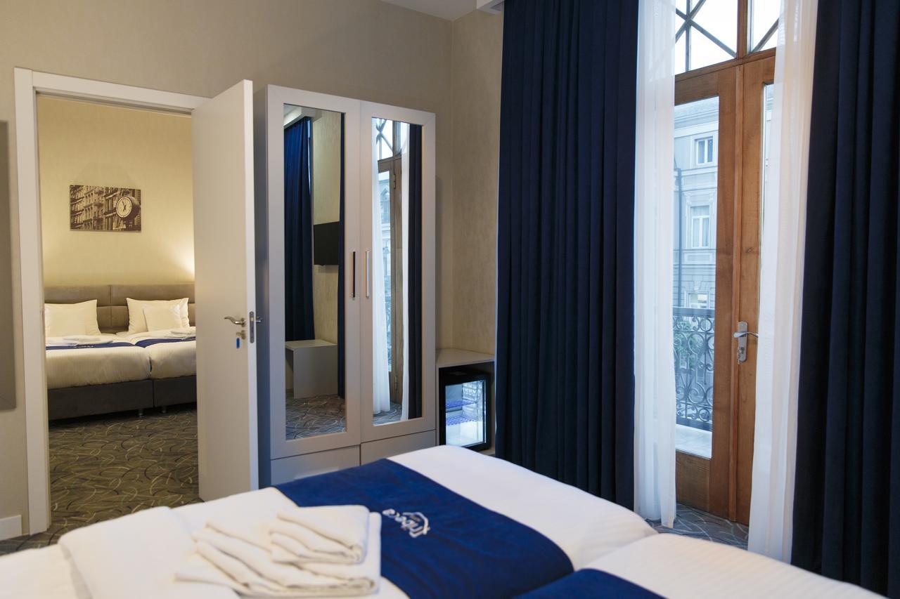 Tribeca Hotel Tbilisi Buitenkant foto