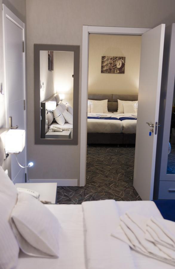 Tribeca Hotel Tbilisi Buitenkant foto