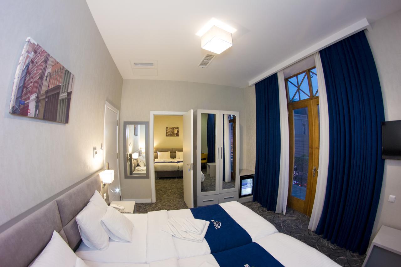 Tribeca Hotel Tbilisi Buitenkant foto